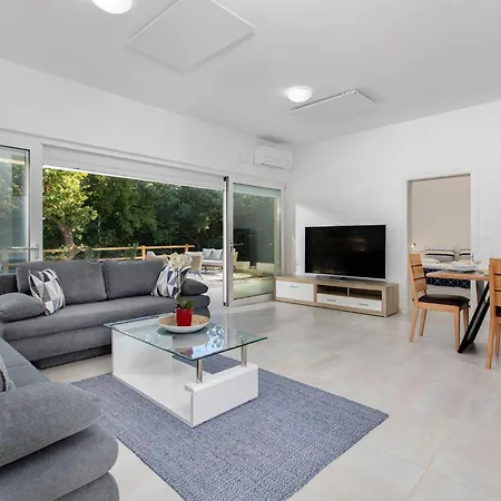 Holiday home Stunning In Zestilac