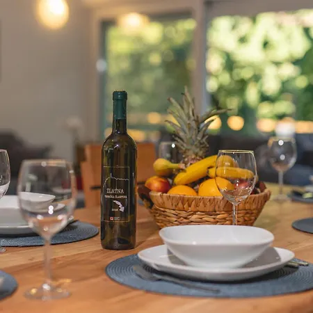 Stunning In Zestilac * Gostinjac