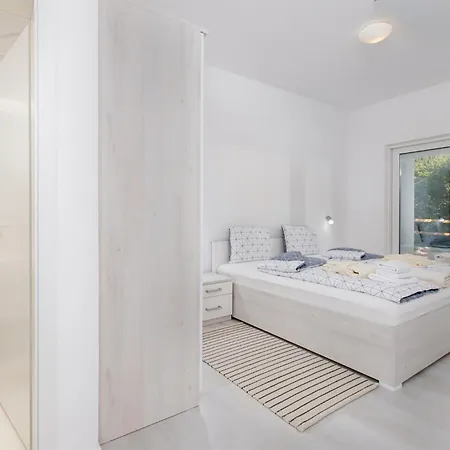 2 Bedroom Pet Friendly In Zestilac Ferienhaus *