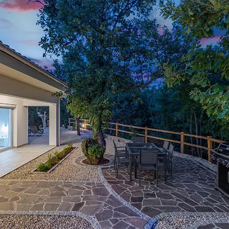 2 Bedroom Pet Friendly In Zestilac Tatil Evi