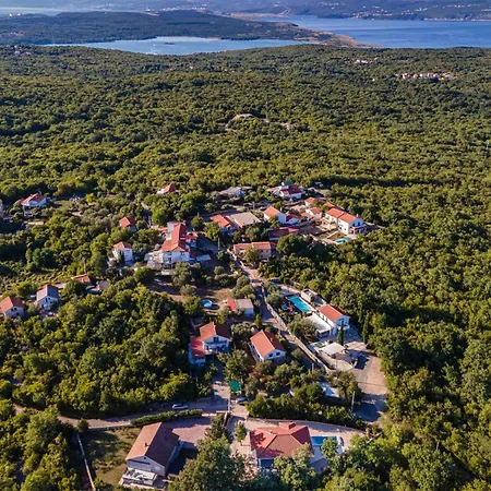 2 Bedroom Pet Friendly In Zestilac Gostinjac