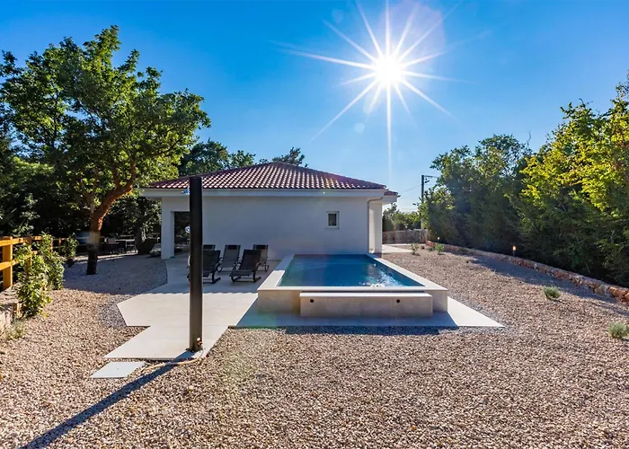 2 Bedroom Pet Friendly In Zestilac * Gostinjac