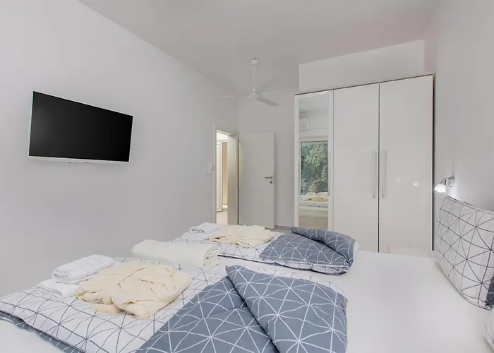2 Bedroom Pet Friendly In Zestilac * Gostinjac