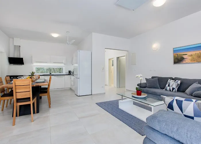 2 Bedroom Pet Friendly In Zestilac *