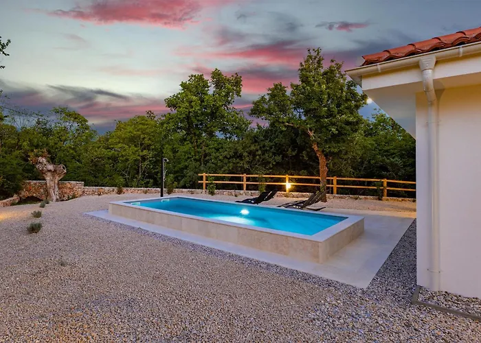 2 Bedroom Pet Friendly In Zestilac * Gostinjac