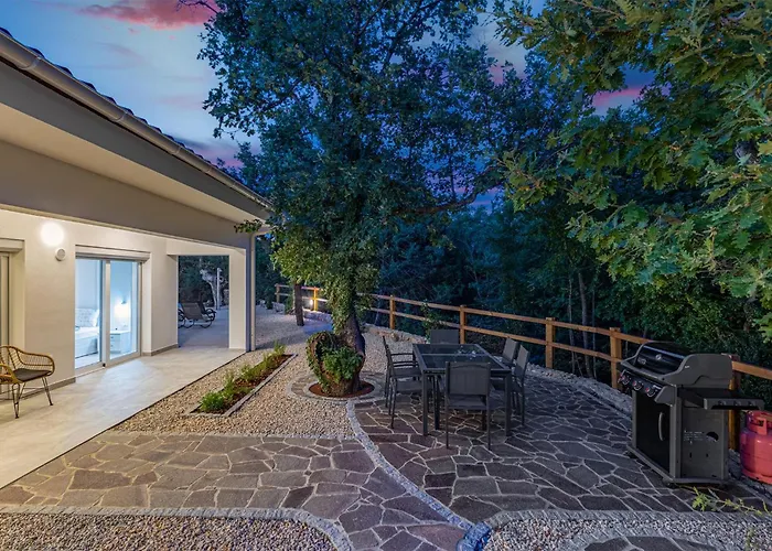 2 Bedroom Pet Friendly In Zestilac 펜션